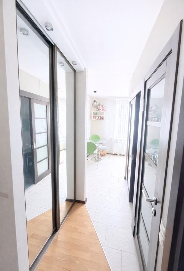 Квартира, 3-кімн., Харьков, 606м/р, Непокоренных (Героев Труда)