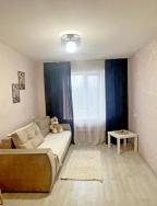 гостинка, Чугуев, Красноманежная (Якира), Харьковская область