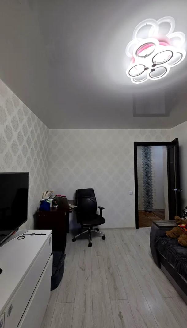 Квартира, 2-кімн., Харьков, 606м/р, Тракторостроителей просп.