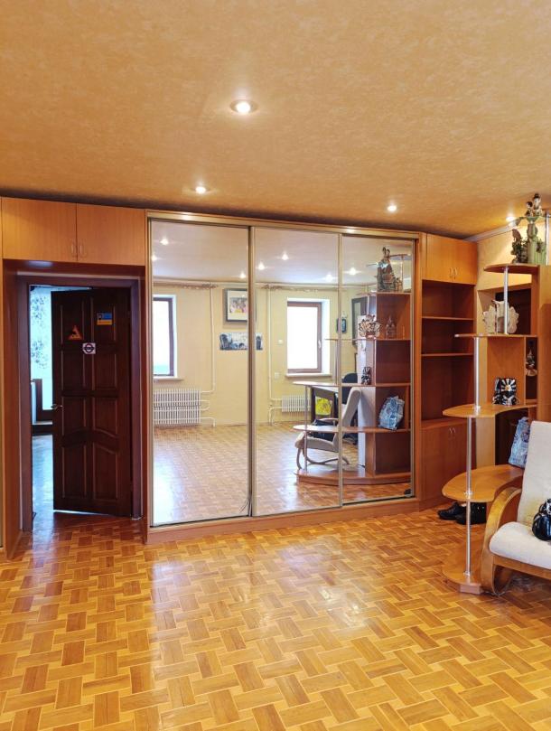 Квартира, 4-кімн., Харьков, Пятихатки, Академика Курчатова проспект