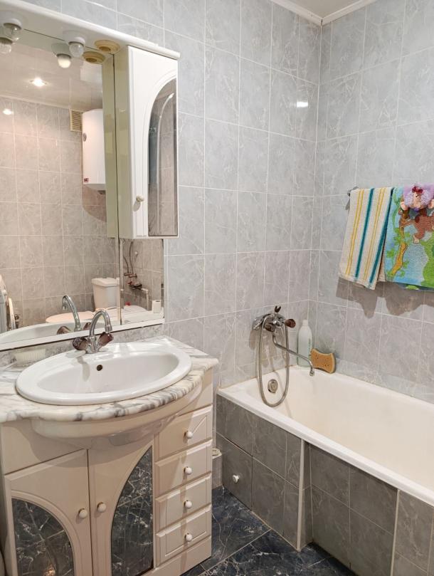 Квартира, 4-кімн., Харьков, Пятихатки, Академика Курчатова проспект