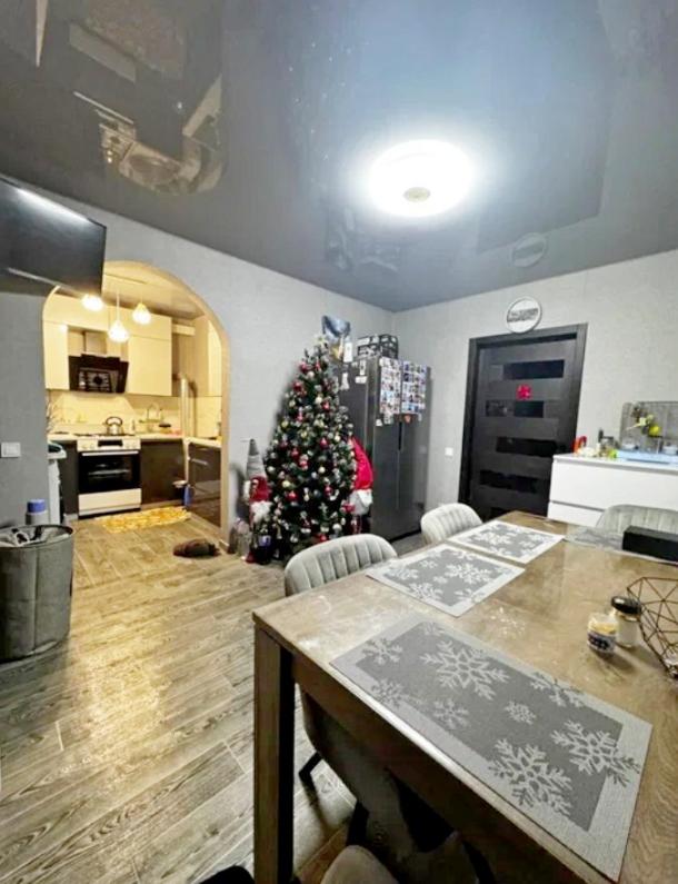 Квартира, 3-кімн., Солоницевка, Харьковский район, Каштановая (Щорса, Красного милиционера)