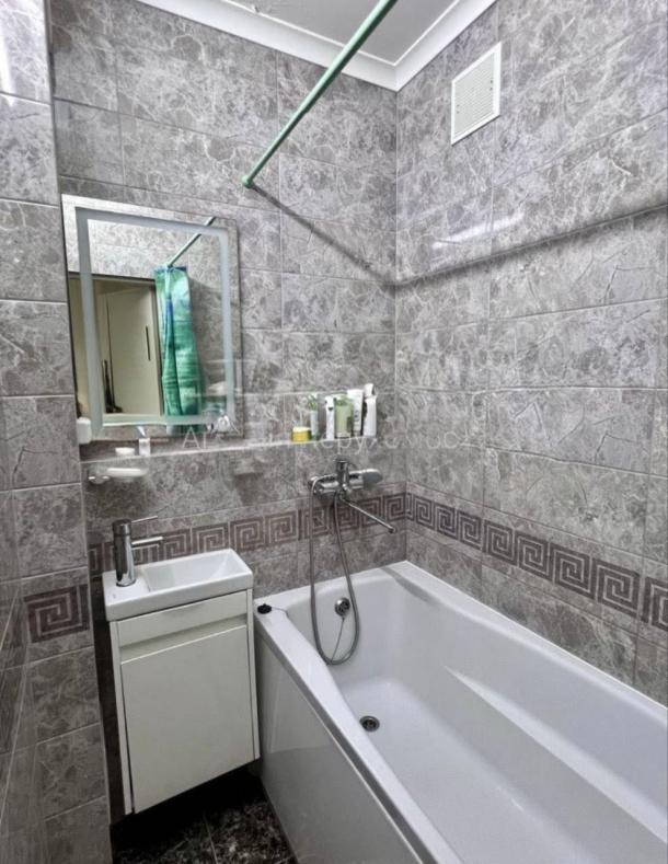 Квартира, 3-кімн., Харьков, Алексеевка, Победы пр.