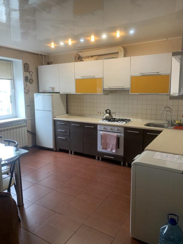 Квартира, 3-кімн., Харьков, 607м/р, Непокоренных (Героев Труда)