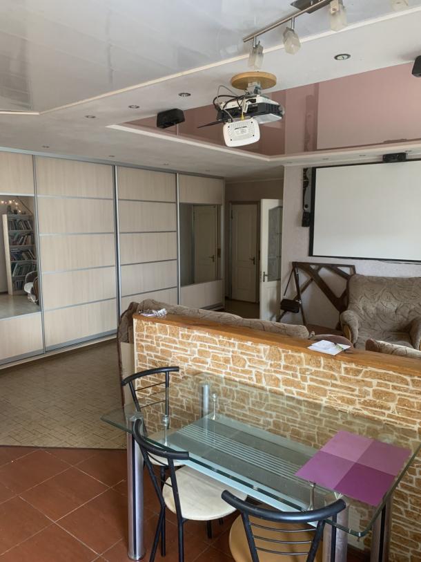 Квартира, 3-кімн., Харьков, 607м/р, Непокоренных (Героев Труда)