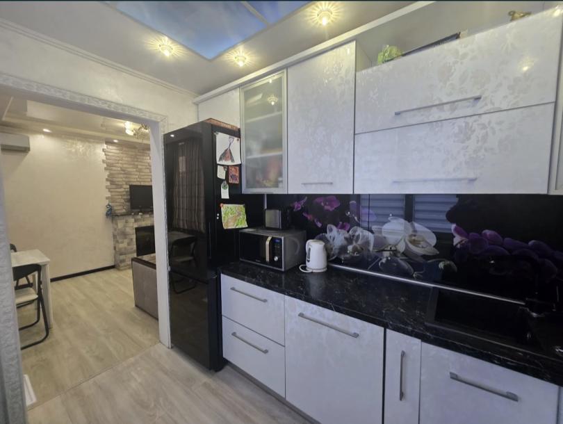 Квартира, 3-кімн., Харьков, 531м/р, Непокоренных (Героев Труда)