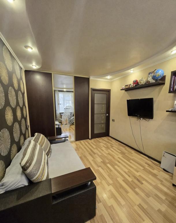 Квартира, 3-кімн., Харьков, 531м/р, Непокоренных (Героев Труда)