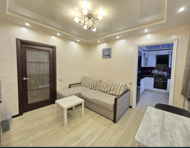 Квартира, 3-кімн., Харьков, 531м/р, Непокоренных (Героев Труда)