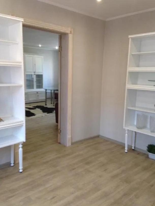 Квартира, 3-кімн., Харьков, Южный Вокзал, Полтавский Шлях