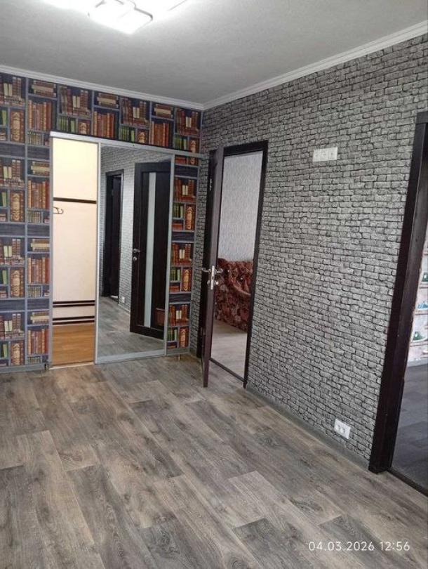 Квартира, 3-кімн., Харьков, 606м/р, Светлая