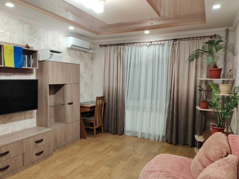 Квартира, 3-кімн., Харьков, Песочин, Квартальная