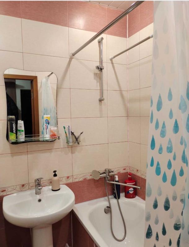 Квартира, 3-кімн., Харьков, Песочин, Квартальная