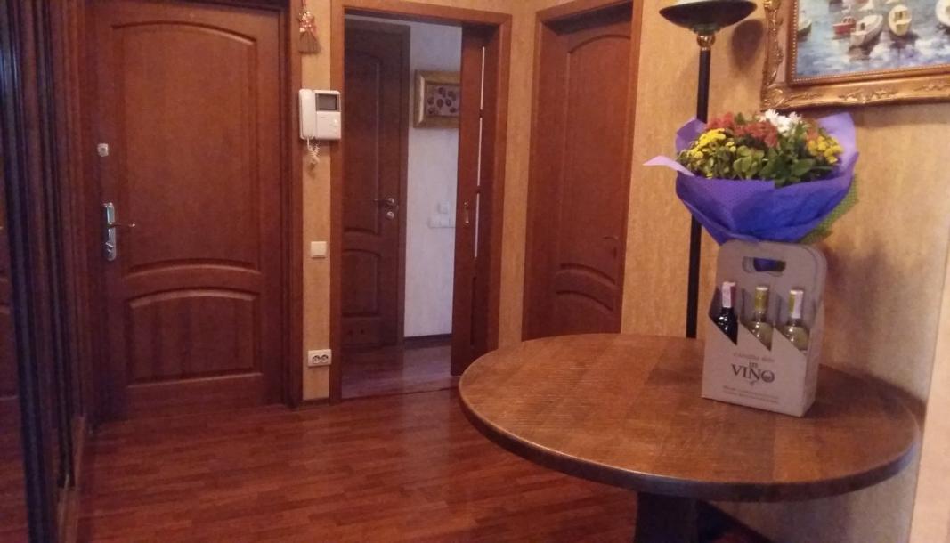 Квартира, 3-кімн., Харьков, Алексеевка, Ахсарова