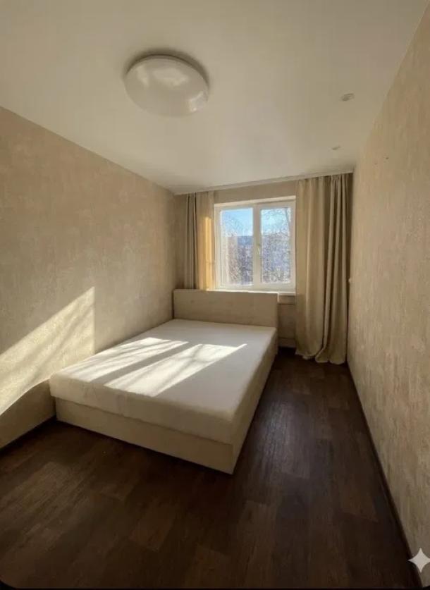 Квартира, 3-кімн., Харьков, 608м/р, Гвардейцев Широнинцев