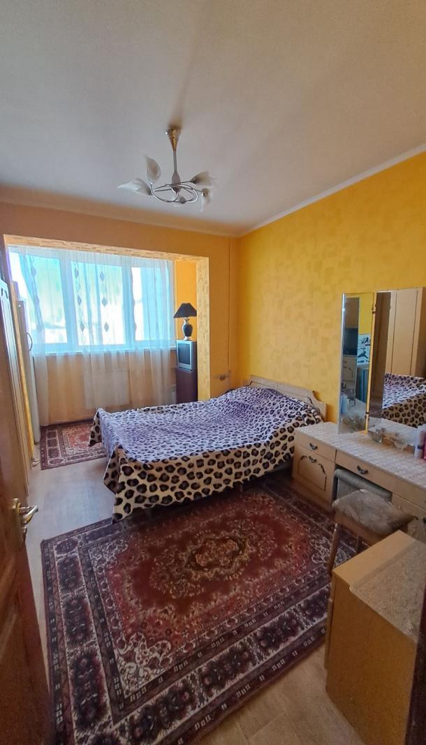 Квартира, 4-кімн., Харьков, 606м/р, Тракторостроителей просп.