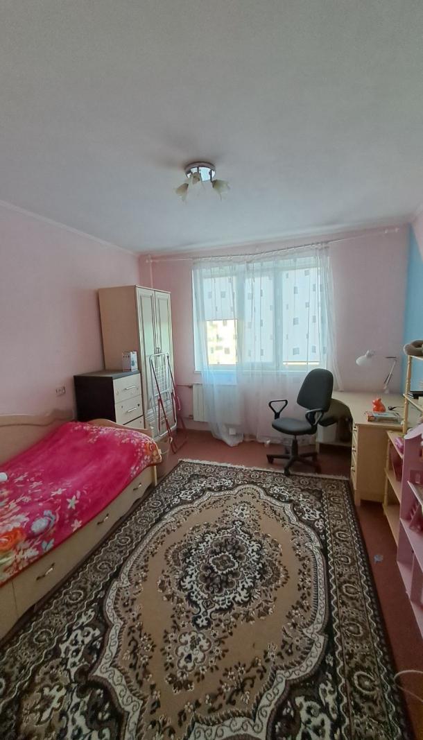 Квартира, 4-кімн., Харьков, 606м/р, Тракторостроителей просп.