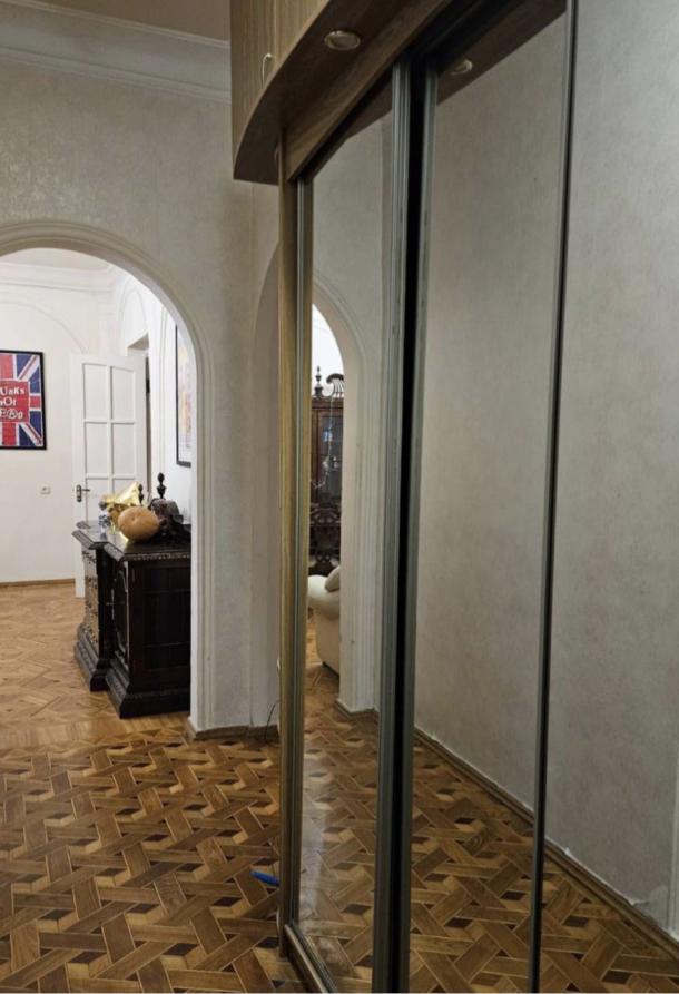 Квартира, 3-кімн., Харьков, Госпром, Независимости пр. (Правды пр.)