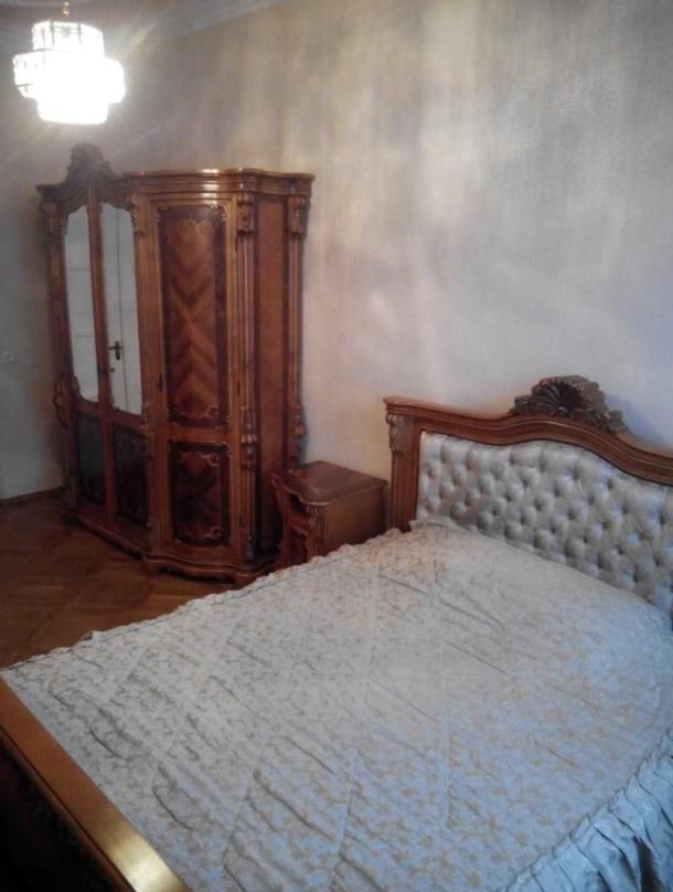 Квартира, 3-кімн., Харьков, Госпром, Независимости пр. (Правды пр.)