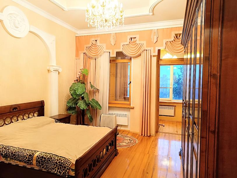 Квартира, 4-кімн., Харьков, Нагорный, Сумская