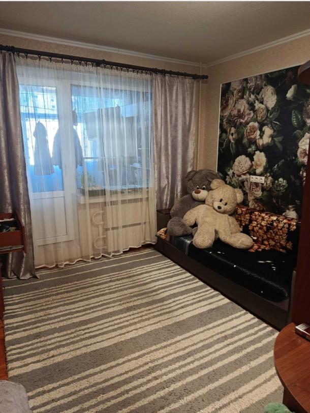 Квартира, 3-кімн., Харьков, Песочин, Квартальный пер.