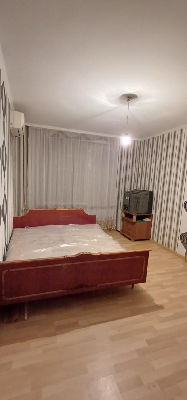 Квартира, 2-кімн., Харьков, 607м/р, Тракторостроителей просп.