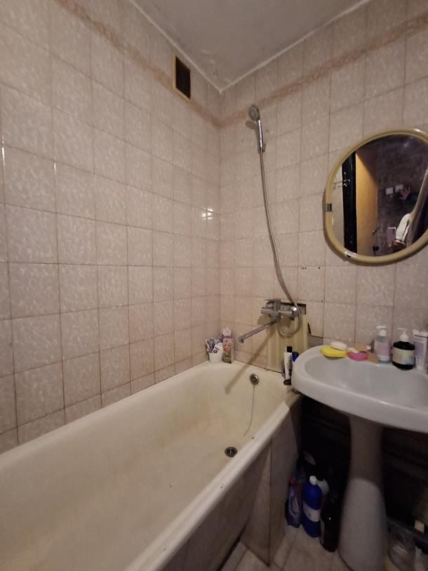 Квартира, 4-кімн., Харьков, 606м/р, Непокоренных (Героев Труда)