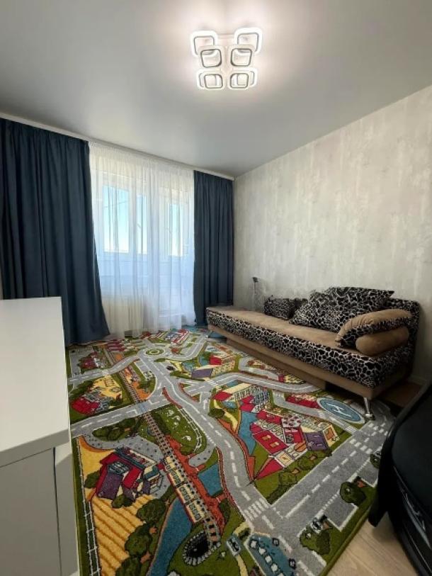 Квартира, 3-кімн., Харьков, 605м/р, Тракторостроителей просп.