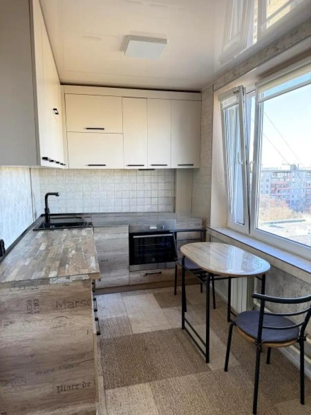 Квартира, 3-кімн., Харьков, 605м/р, Тракторостроителей просп.