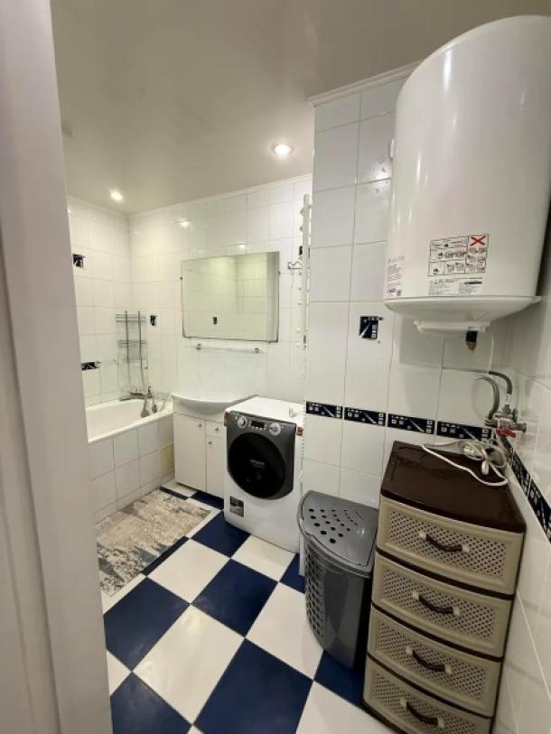 Квартира, 3-кімн., Харьков, 605м/р, Тракторостроителей просп.