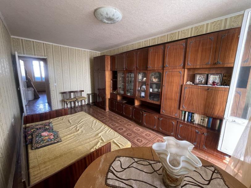 Квартира, 3-кімн., Харьков, 626м/р, Единства (Краснодарская)