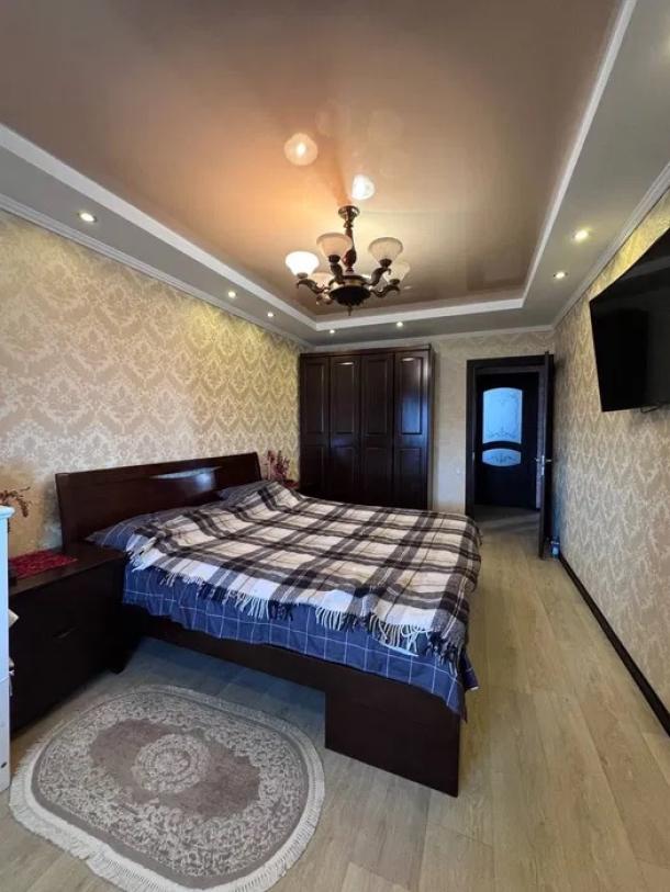 Квартира, 4-кімн., Харьков, 626м/р, Амосова