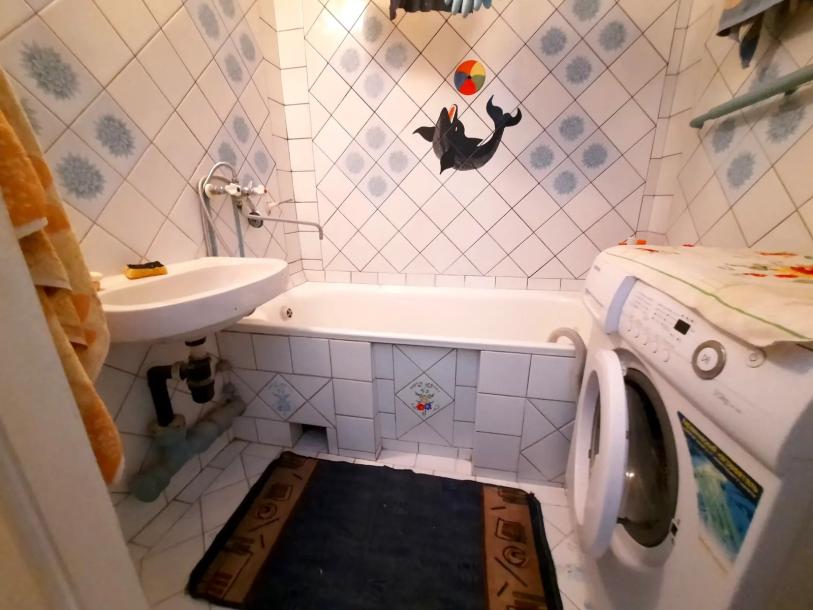 Квартира, 3-кімн., Харьков, Рогань жилмассив, Луи Пастера