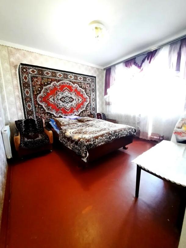 Квартира, 3-кімн., Харьков, Рогань жилмассив, Луи Пастера