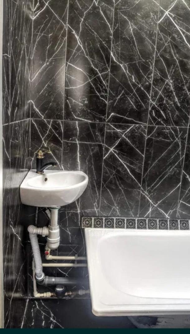 Гостинка, Харьков, Старая Салтовка, Академиков Ахиезеров