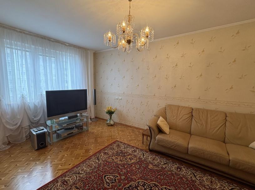 Квартира, 3-кімн., Харьков, Песочин, Молодежная