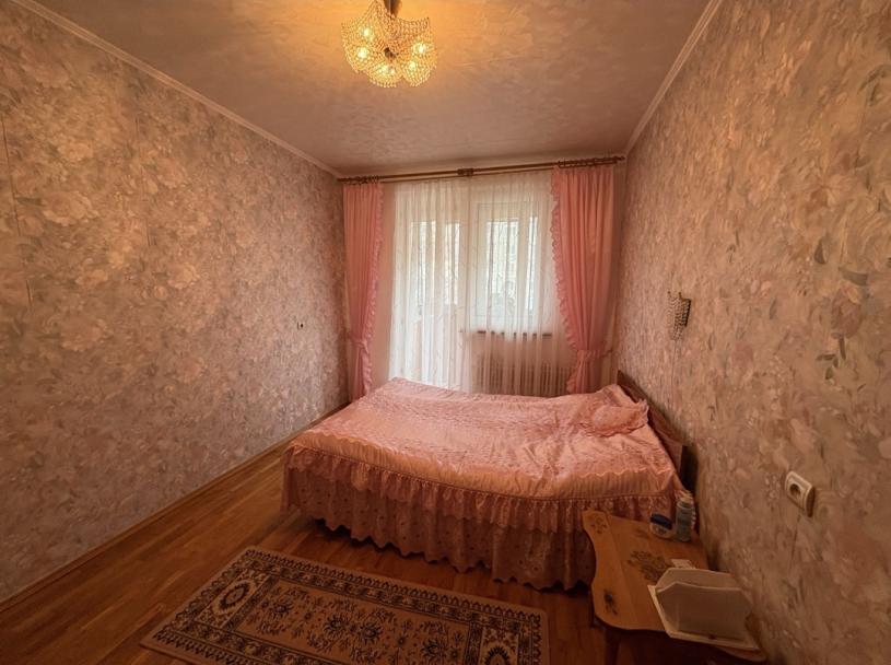 Квартира, 3-кімн., Харьков, Песочин, Молодежная