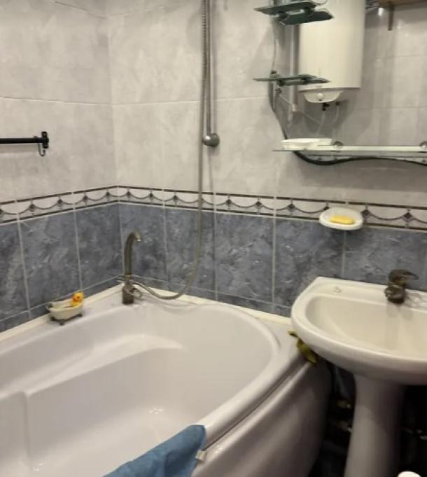 Квартира, 3-кімн., Харьков, Павлово Поле, Старицкого