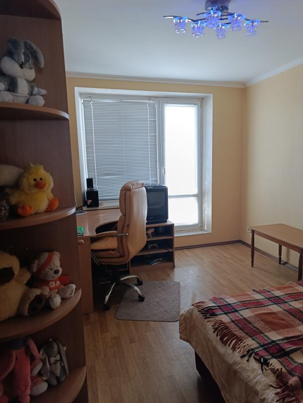 Квартира, 3-кімн., Харьков, 522м/р, Непокоренных (Героев Труда)