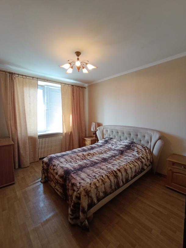 Квартира, 3-кімн., Харьков, 522м/р, Непокоренных (Героев Труда)