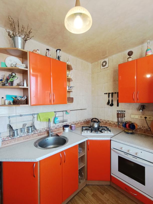 Квартира, 3-кімн., Харьков, 522м/р, Непокоренных (Героев Труда)