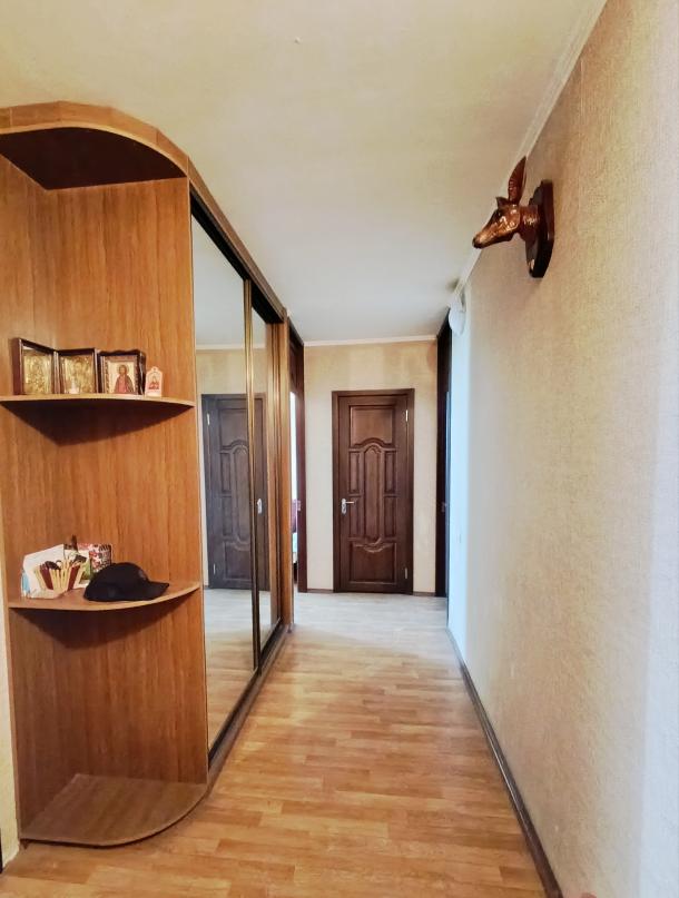 Квартира, 3-кімн., Харьков, 522м/р, Непокоренных (Героев Труда)