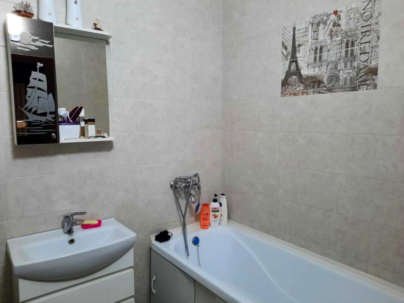 Квартира, 1-кімн., Харьков, Песочин, Комарова