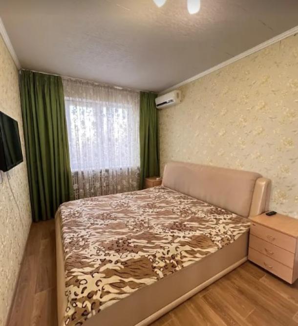 Квартира, 3-кімн., Харьков, 522м/р, Академика Павлова