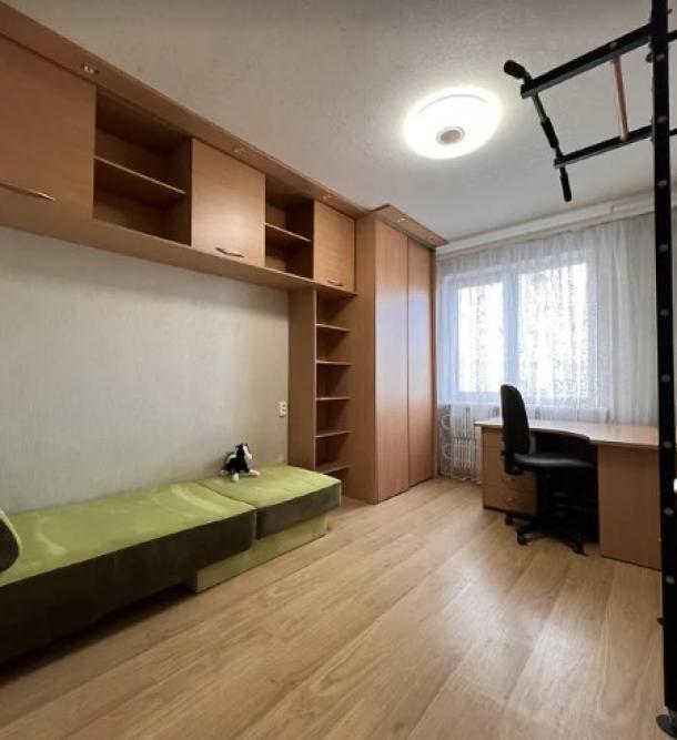 Квартира, 3-кімн., Харьков, 522м/р, Академика Павлова