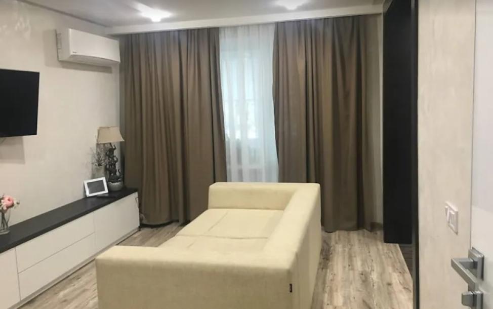 Квартира, 3-кімн., Харьков, Спортивная метро, Лебединская