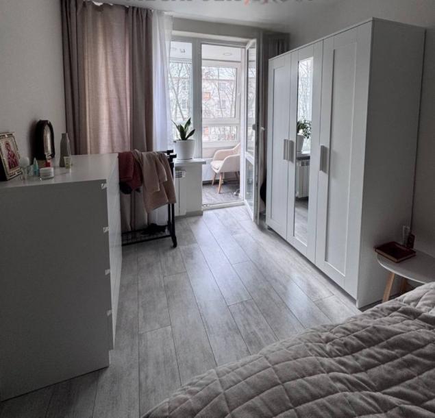 Квартира, 3-кімн., Харьков, Павлово Поле, 23 Августа