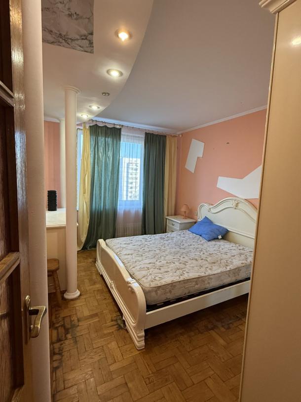 Квартира, 3-кімн., Харьков, 522м/р, Академика Барабашова