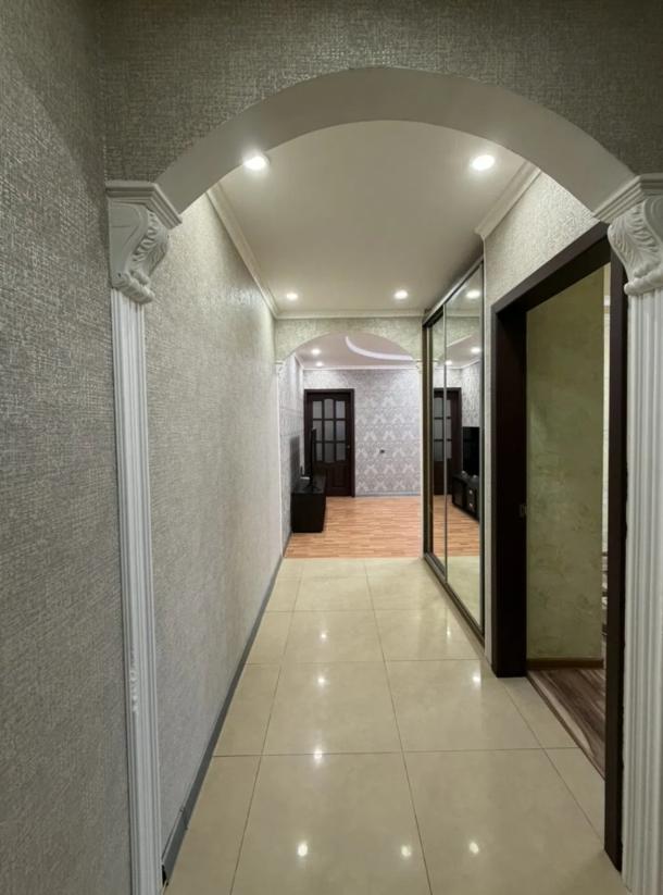 Квартира, 4-кімн., Харьков, 605м/р, Тракторостроителей просп.