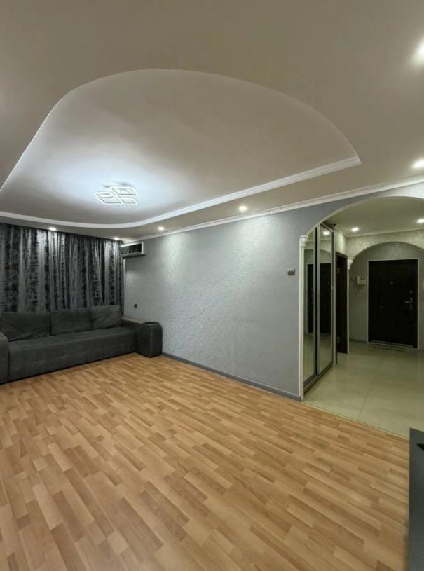 Квартира, 4-кімн., Харьков, 605м/р, Тракторостроителей просп.