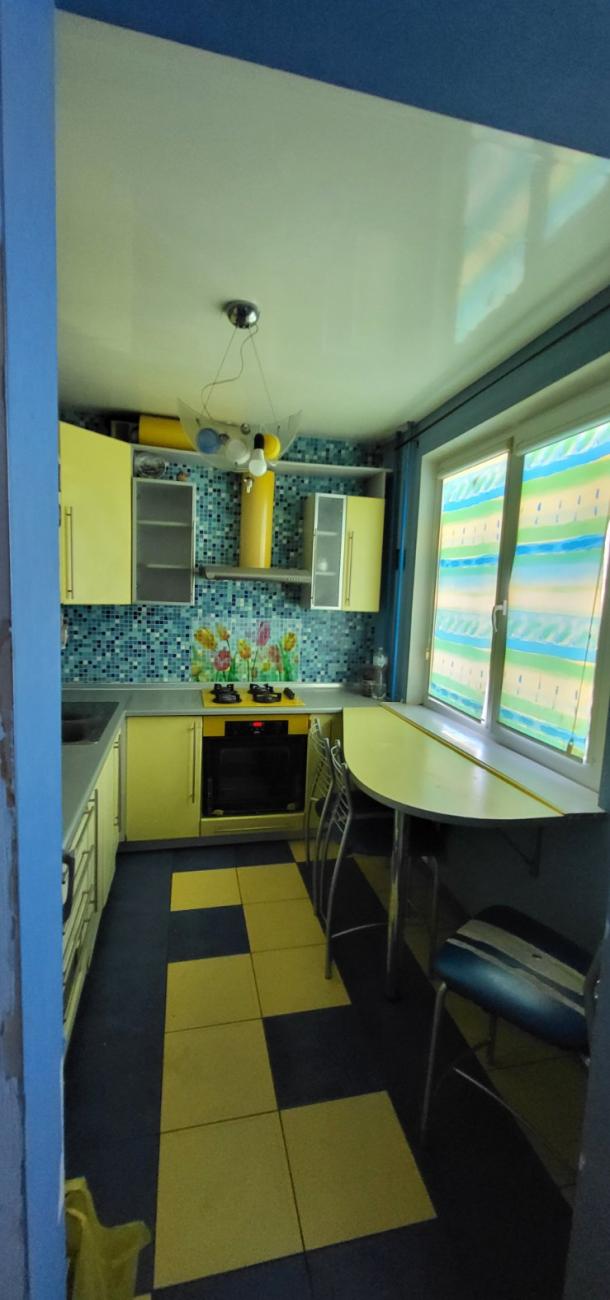 Квартира, 3-кімн., Харьков, 608м/р, Непокоренных (Героев Труда)